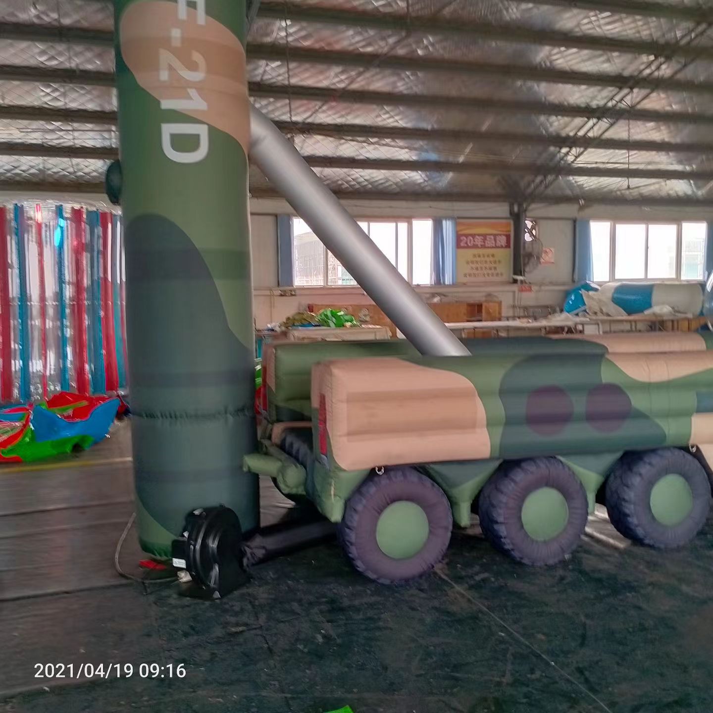 香河军事演习中的充气目标车辆：模拟发射车雷达车坦克飞机